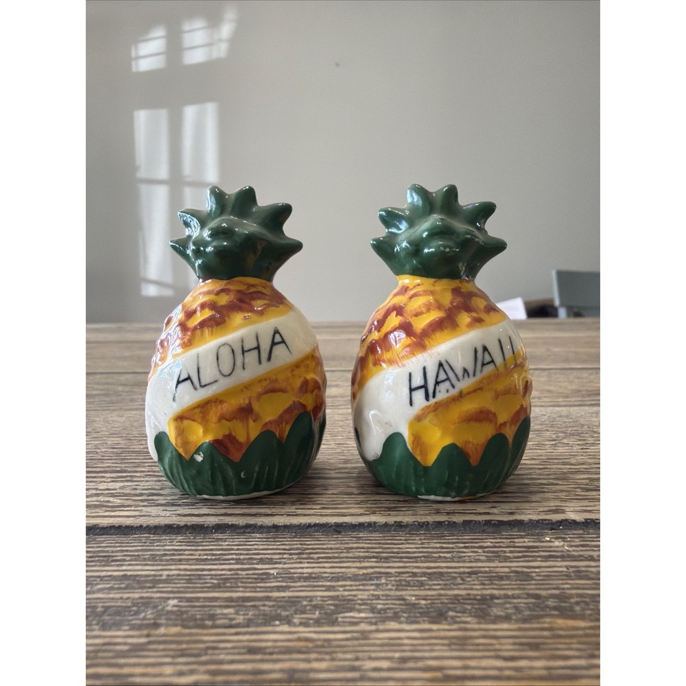 VINTAGE CERAMIC PINEAPPLE SALT & PEPPER SHAKERS ALOHA HAWAII SOUVENIR JAPAN